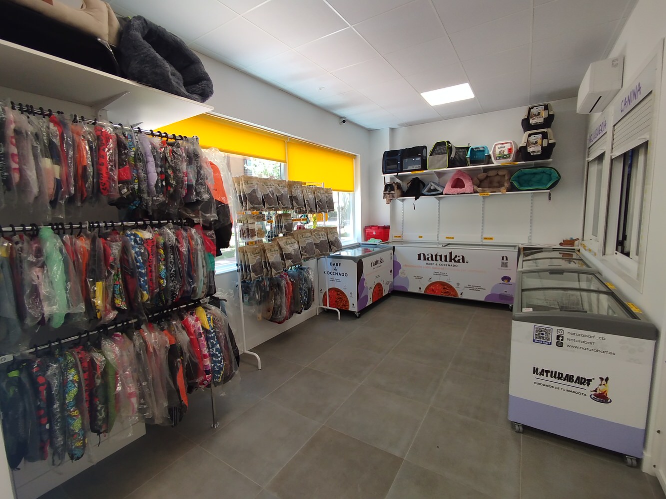 Tienda de alimentación y peluquería para perros y gatos La Mascoteca