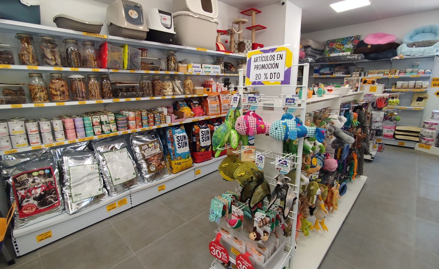 Tienda de alimentacion y peluqueria canina para perros y gatos en Aranda de Duero