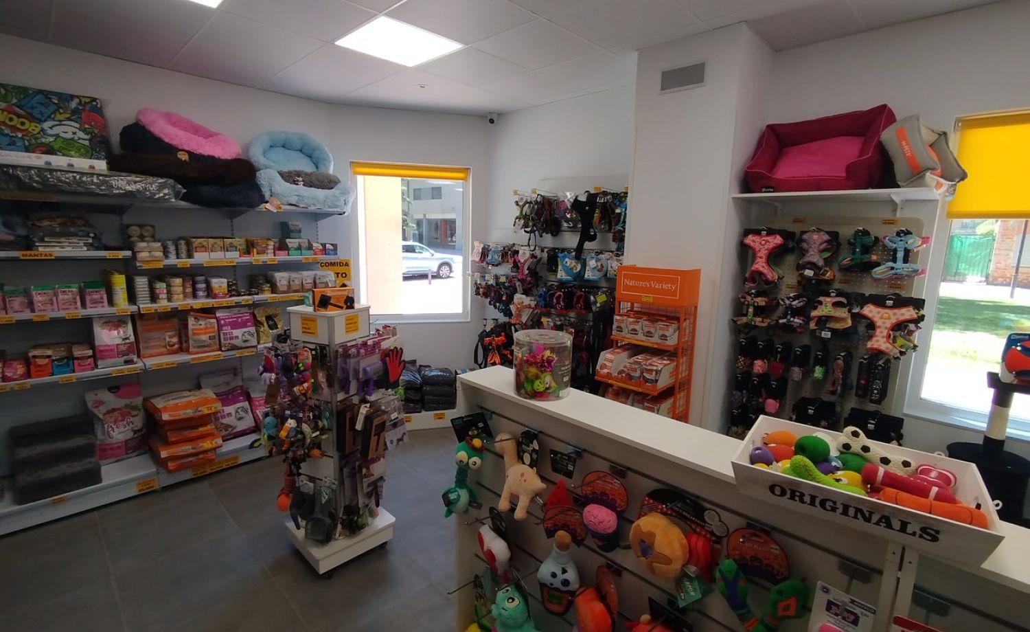 Tienda de alimentacion y complementos para perros y gatos en Aranda de Duero